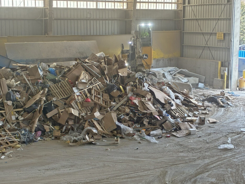 C&D shop with recyclables (2)